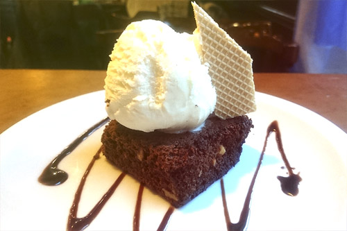 Brownie con helado